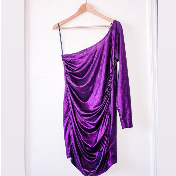 𝐹𝑜𝑟𝑒𝑣𝑒𝑟 21 𝑑𝑟𝑒𝑠𝑠 - Picture 1 of 1